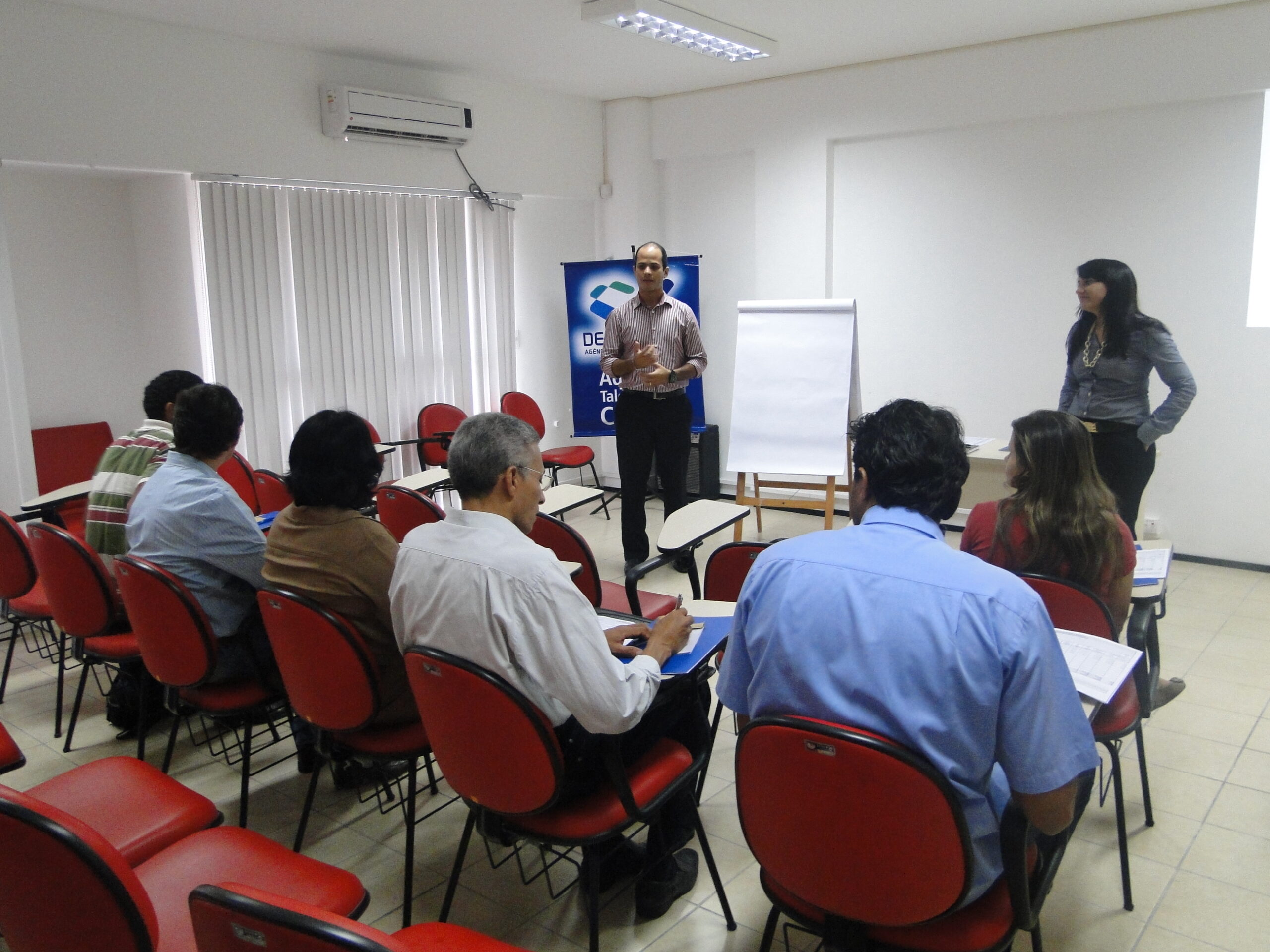 Desenvolve capacita empreendedores de microindústrias em prestação de contas