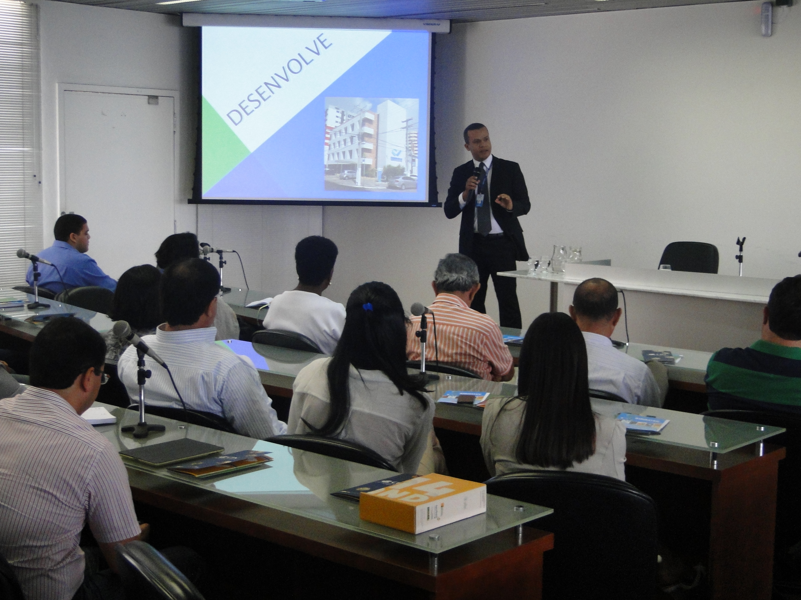 Desenvolve apresenta linhas de crédito para empresários locais