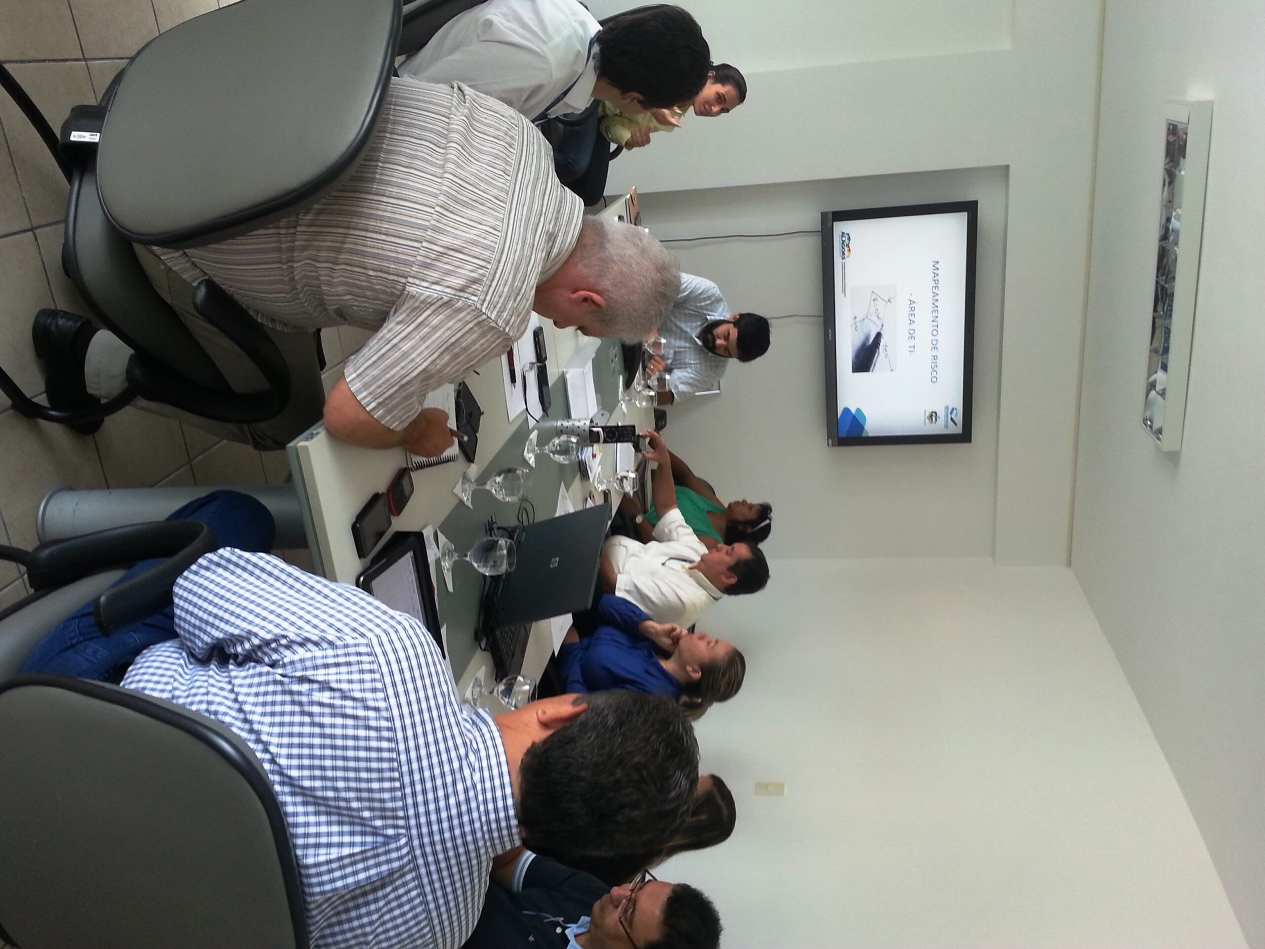 Reunião de comitê analisa controles internos da Desenvolve