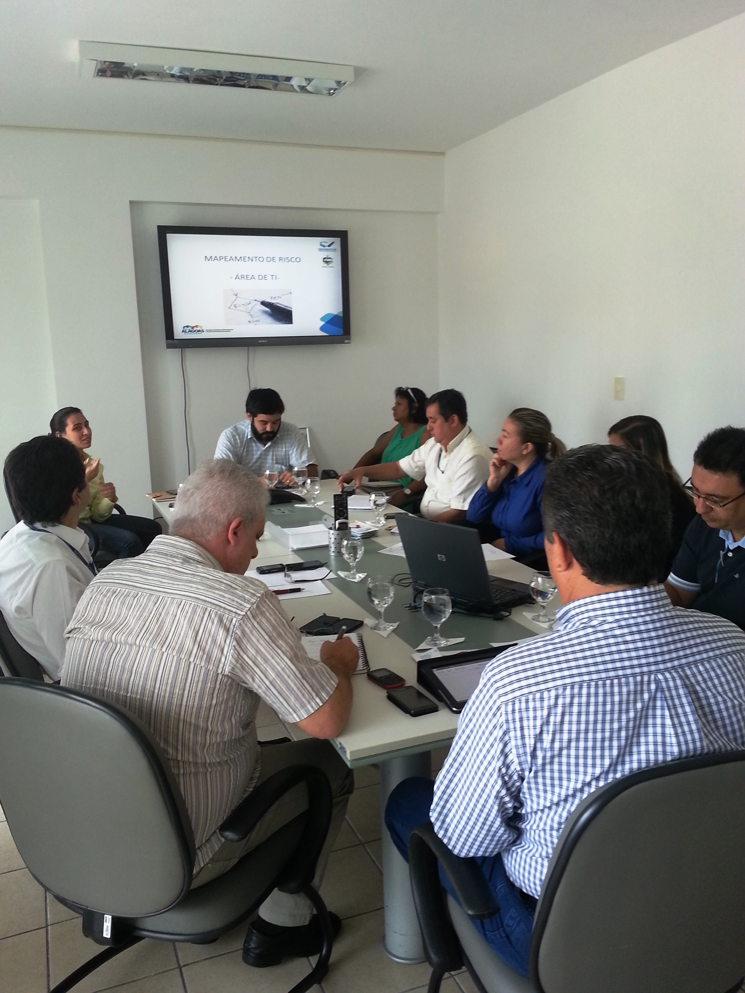 Reunião de comitê analisa controles internos da Desenvolve