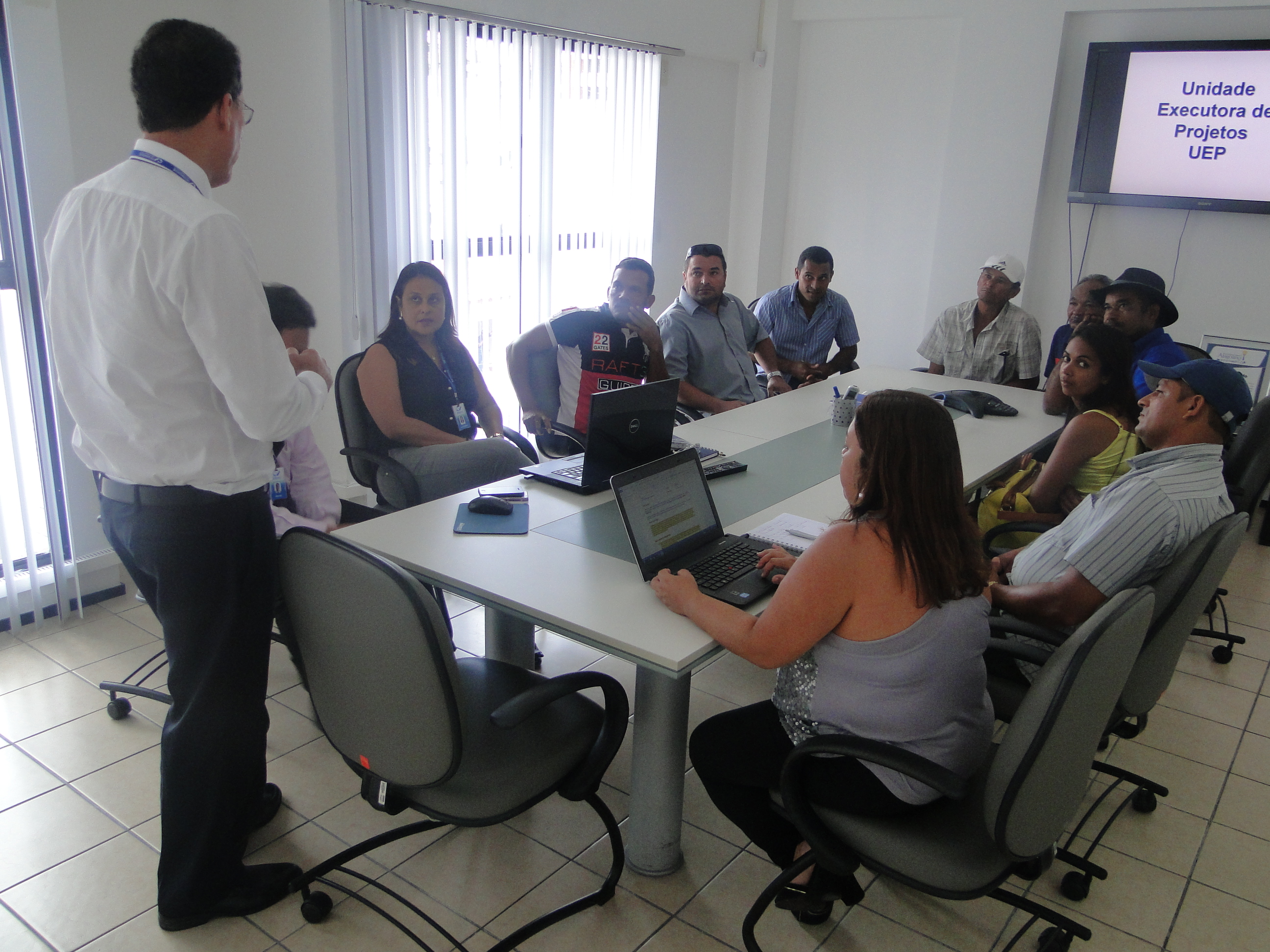 Desenvolve apresenta projeto de Beneficiadora de frutas à nova diretoria de associação agrícola