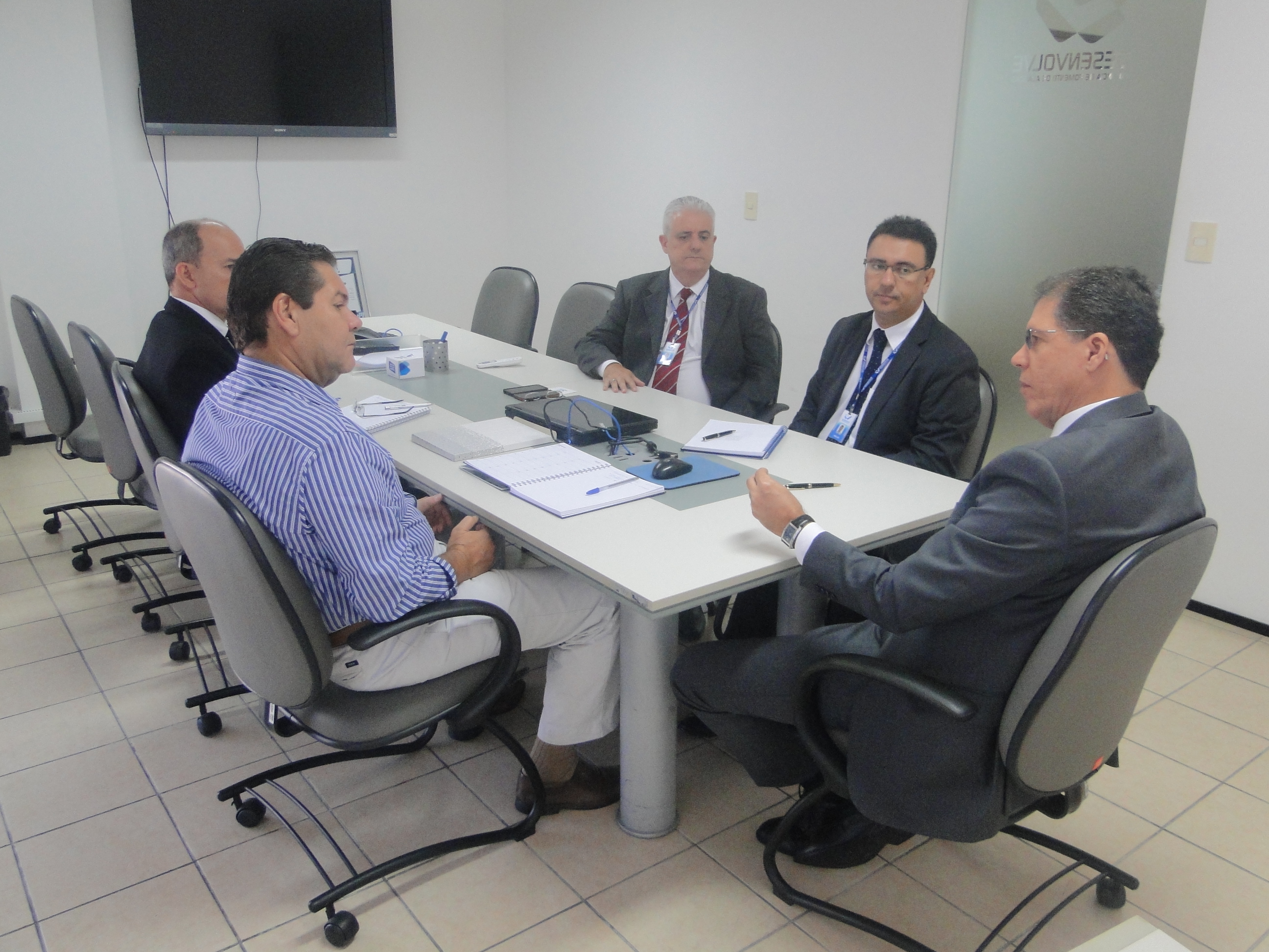 Desenvolve estabelece linhas de ação com Sebrae