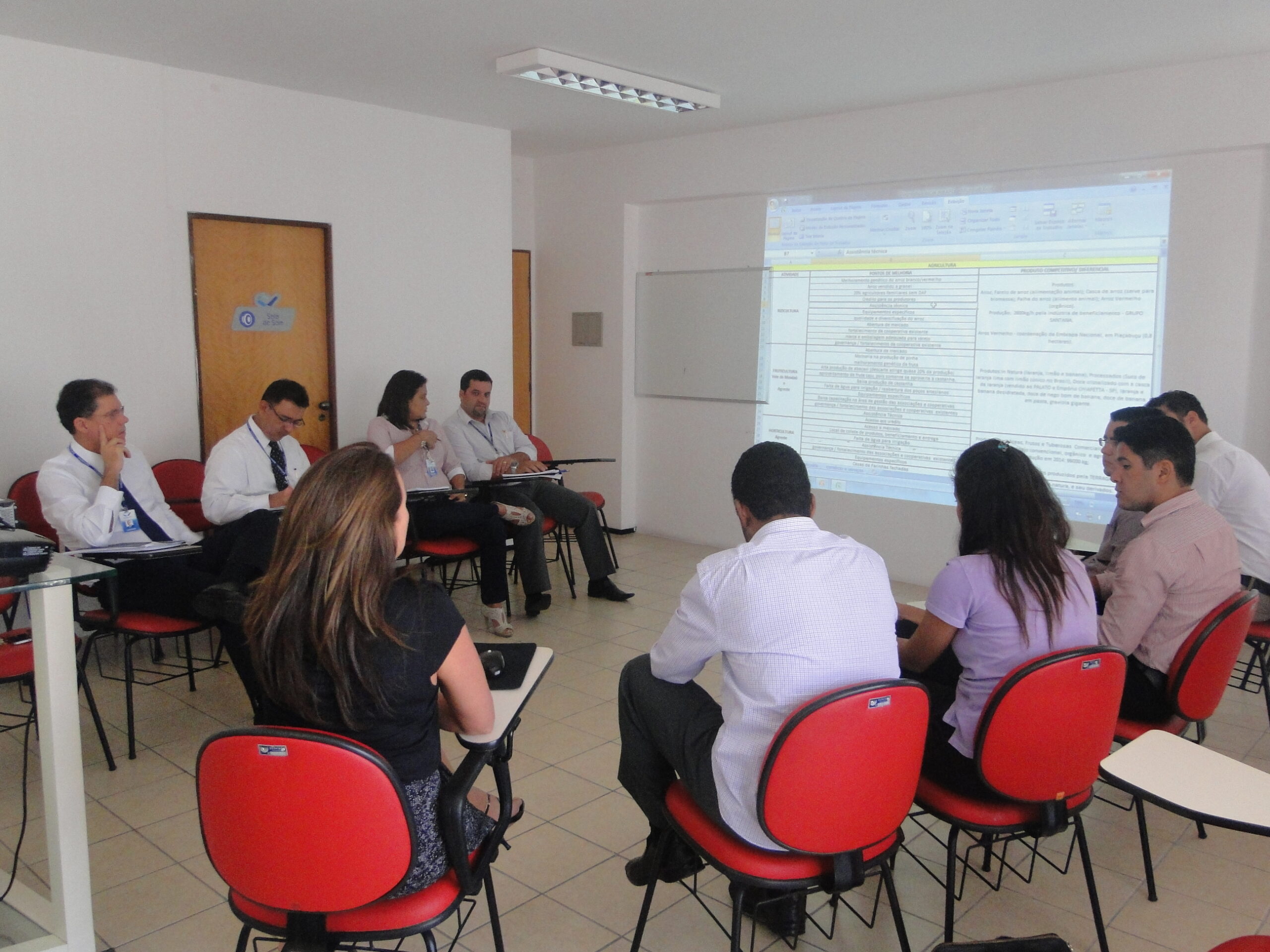 Desenvolve debate convergência de APLs com Sedetur