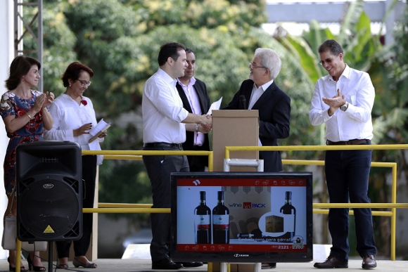 Governador aponta caminho para fortalecimento da indústria local