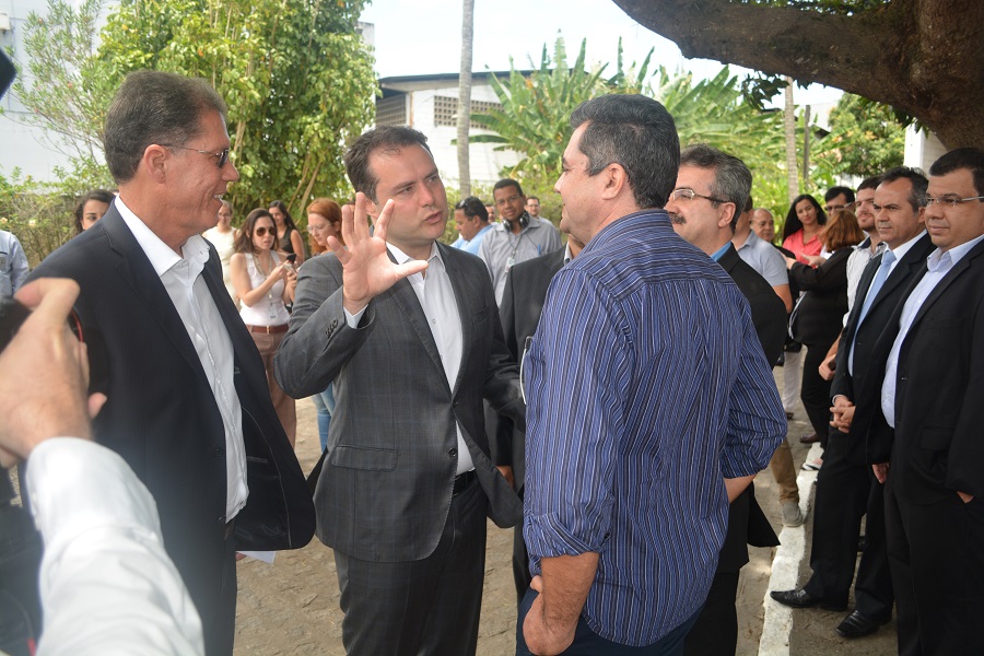 Indústria moveleira anuncia expansão ao governador