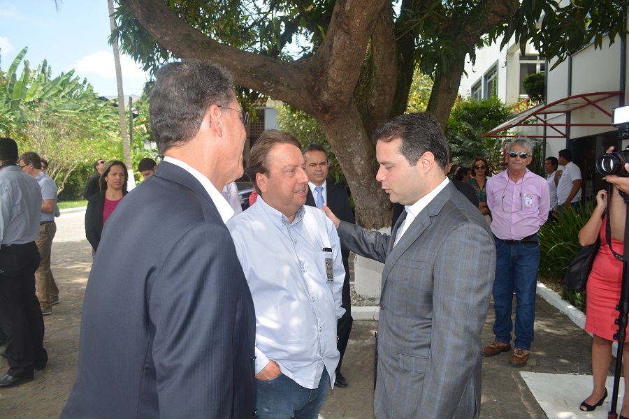 Empresário apresenta avanços da indústria ao governador Renan Filho