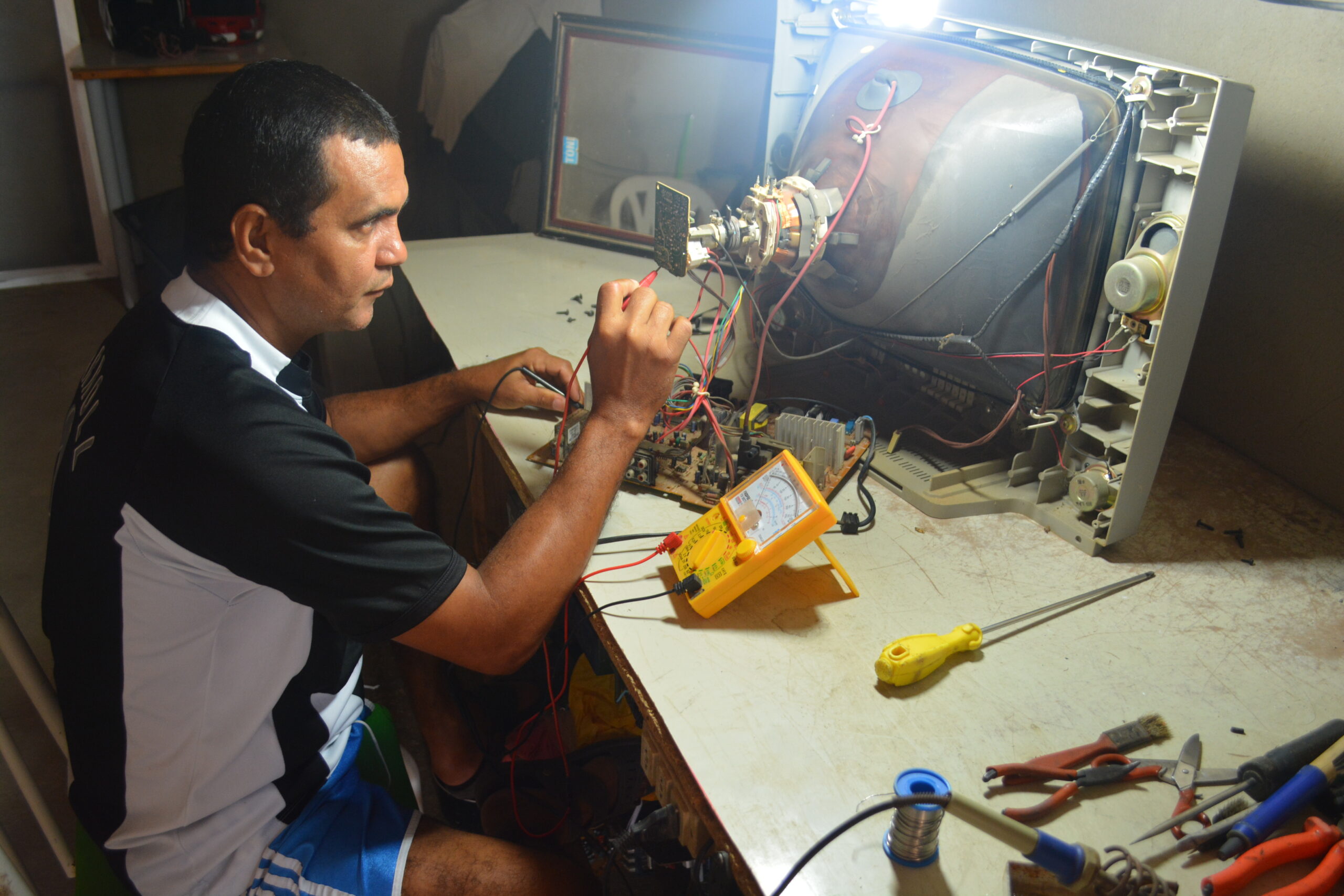 Equipe da Desenvolve visita comerciantes da Grota do Arroz